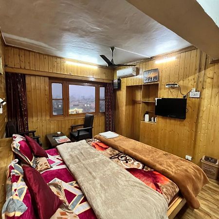 Sun N Shade Guest House Srīnagar Buitenkant foto