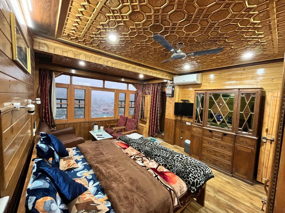 Sun N Shade Guest House Srīnagar Buitenkant foto