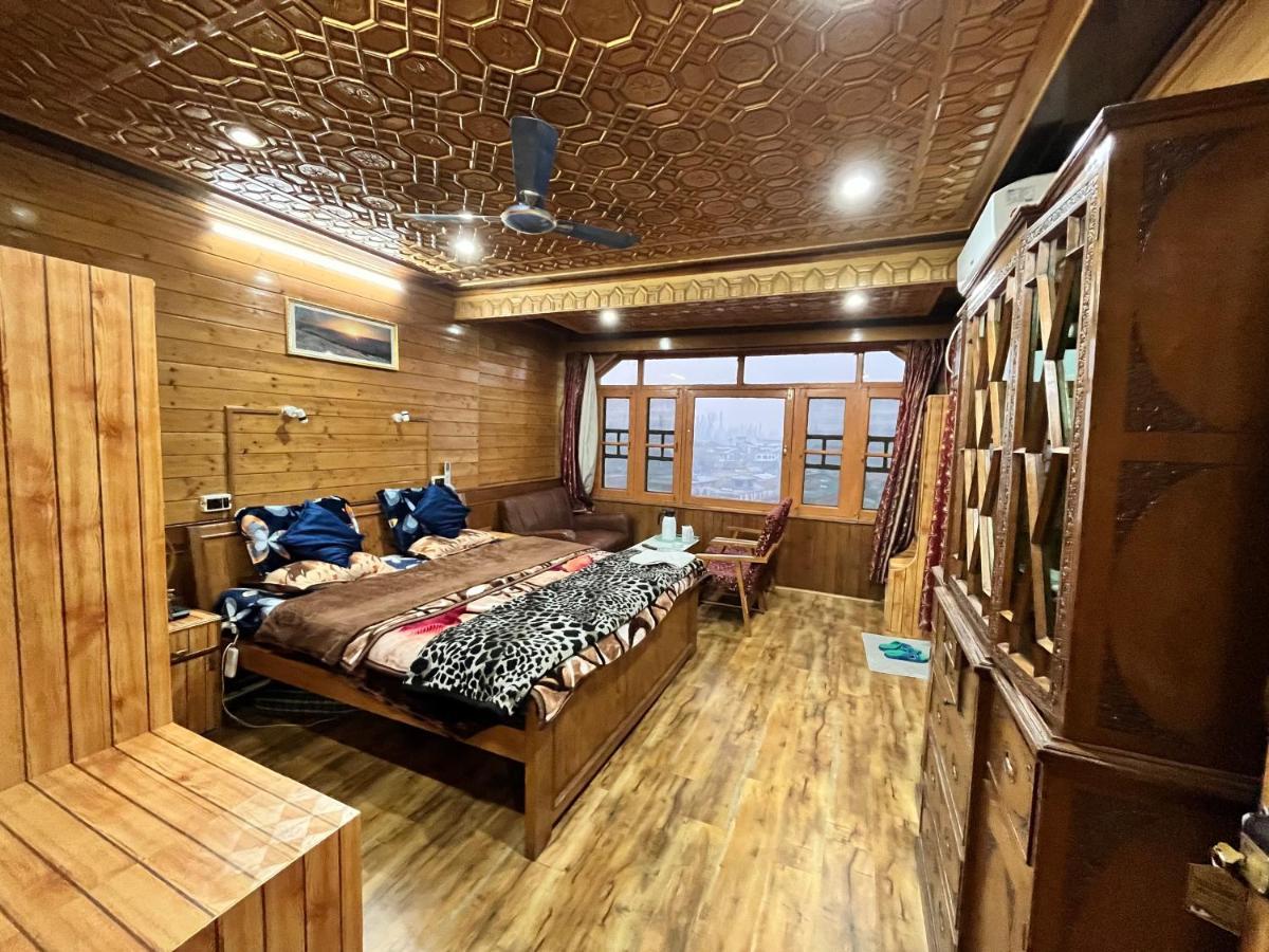 Sun N Shade Guest House Srīnagar Buitenkant foto